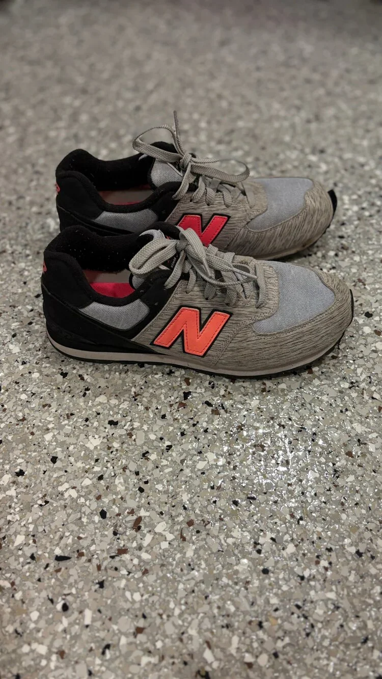 New Balance 574 Gray Black Coral Sneakers Mens Size 6 Women’s 8.5